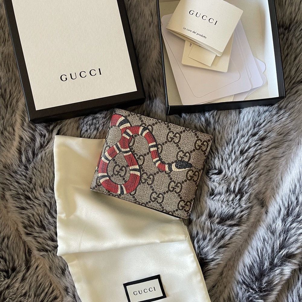 Gucci bifold wallet